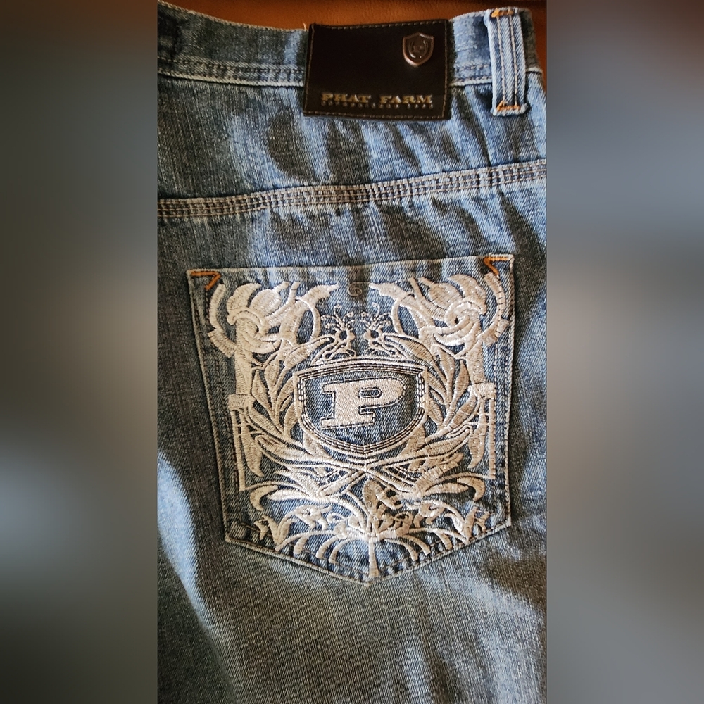 Phat Farm Classic Vintage Denim Jean Shorts men's size 36.